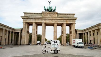 CityLog in Berlin vor dem Brandenburger Tor